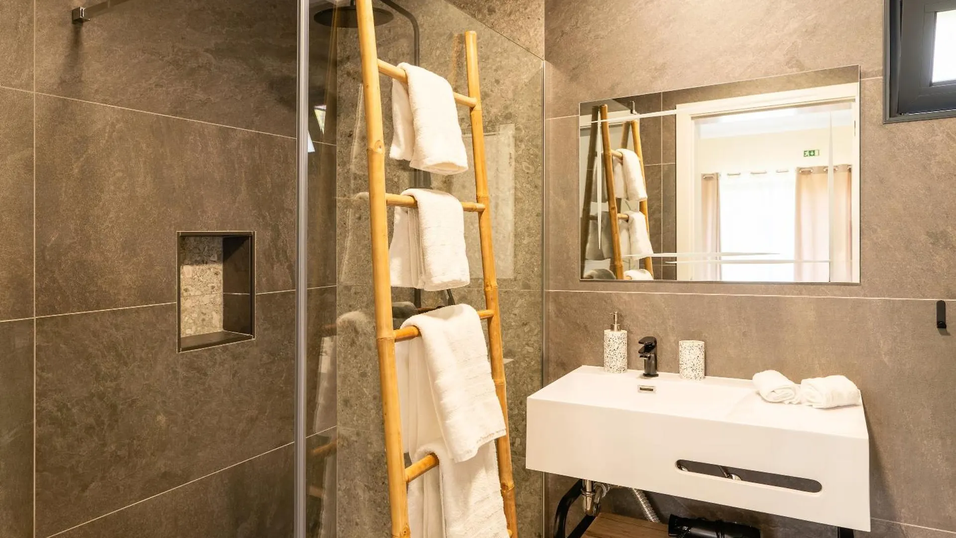 קלייטה Florencas House - Private Jacuzzi & Garden בית נופש