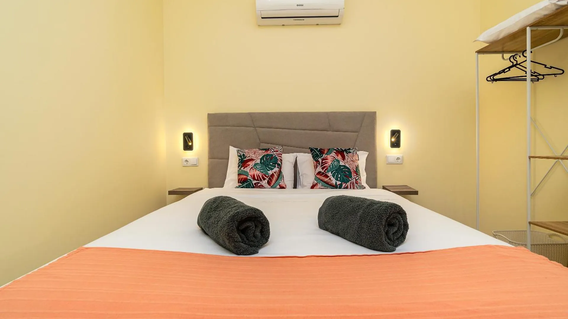 Ferienhaus Florencas House - Private Jacuzzi & Garden Calheta
