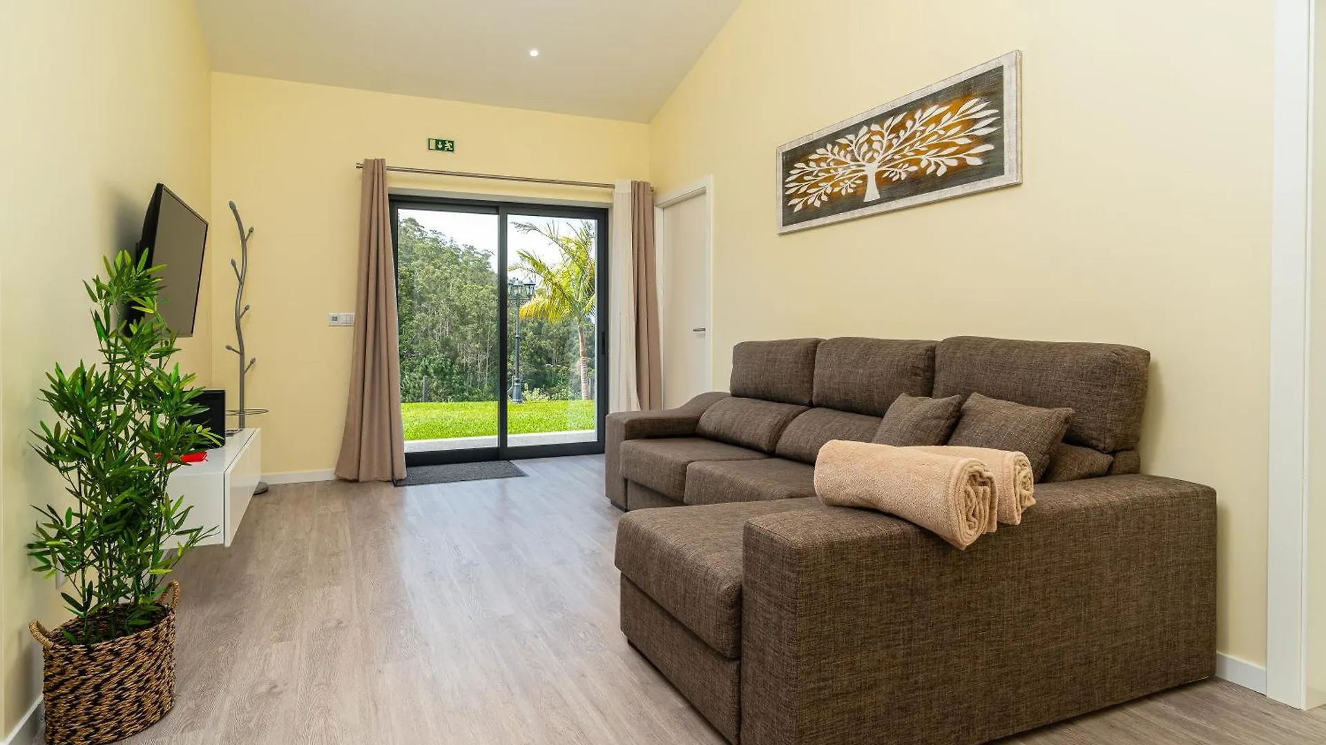 Ferienhaus Florencas House - Private Jacuzzi & Garden Calheta  Portugal