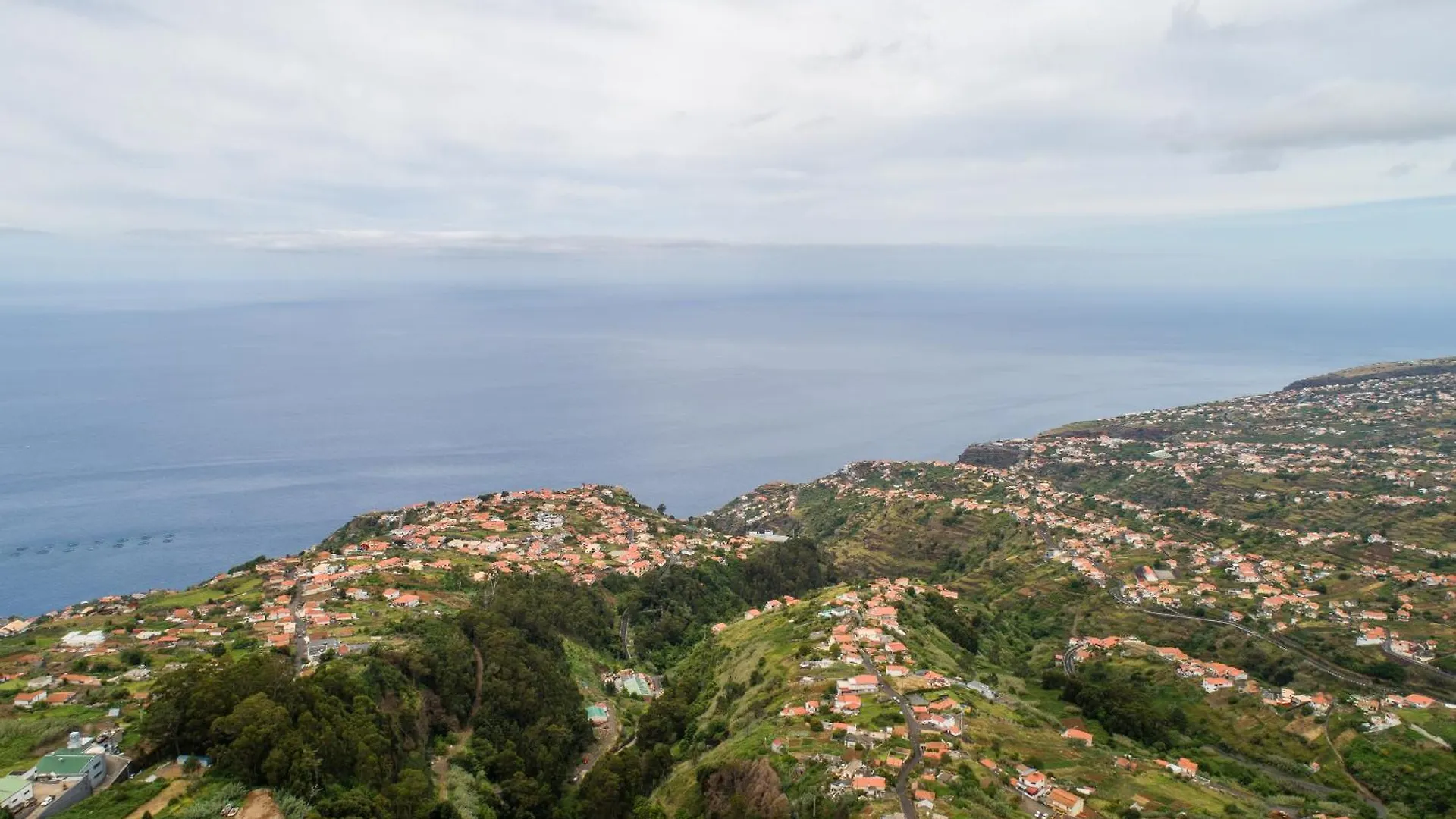 Ferienhaus Florencas House - Private Jacuzzi & Garden Calheta