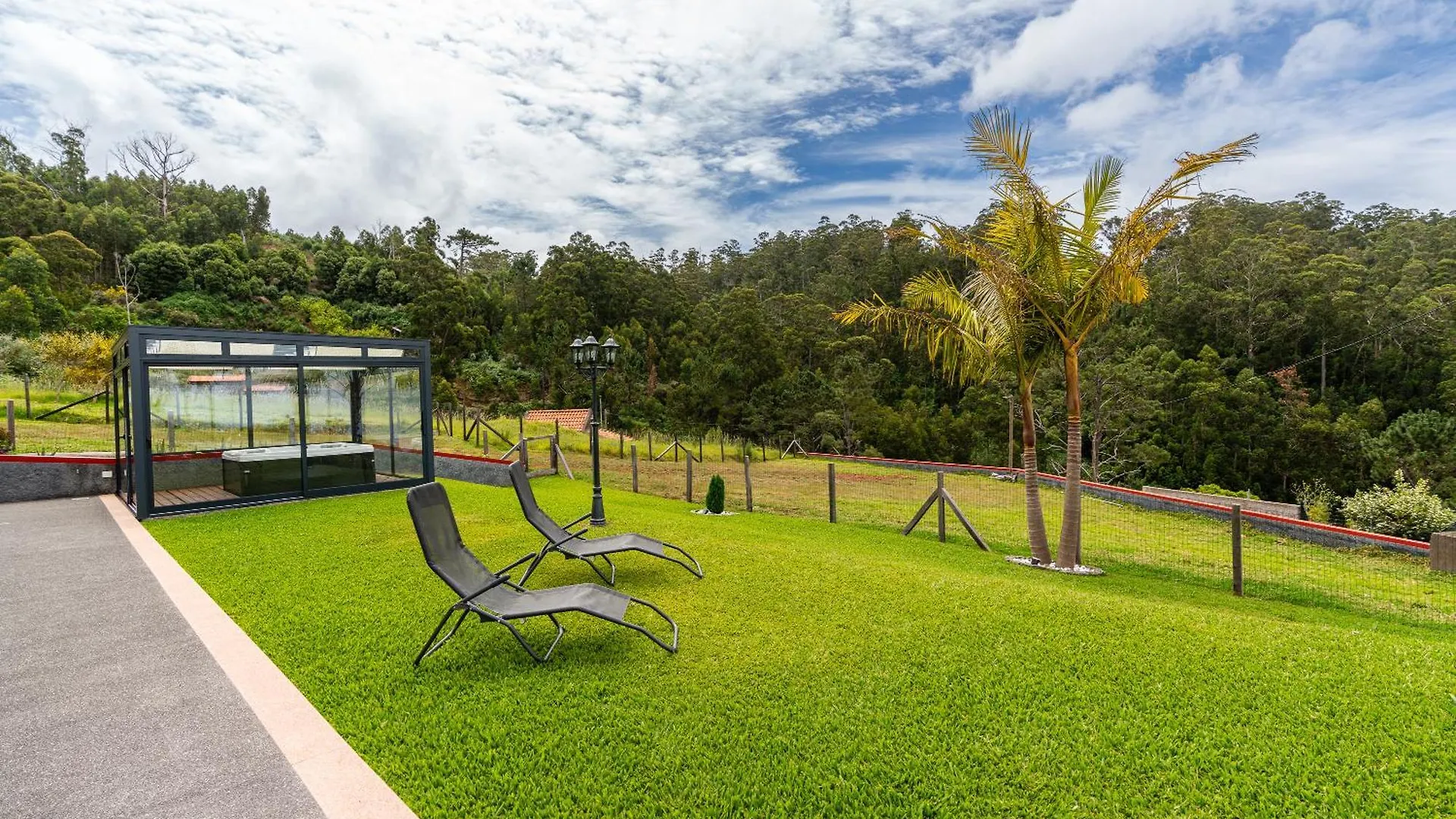 Florencas House - Private Jacuzzi & Garden Calheta