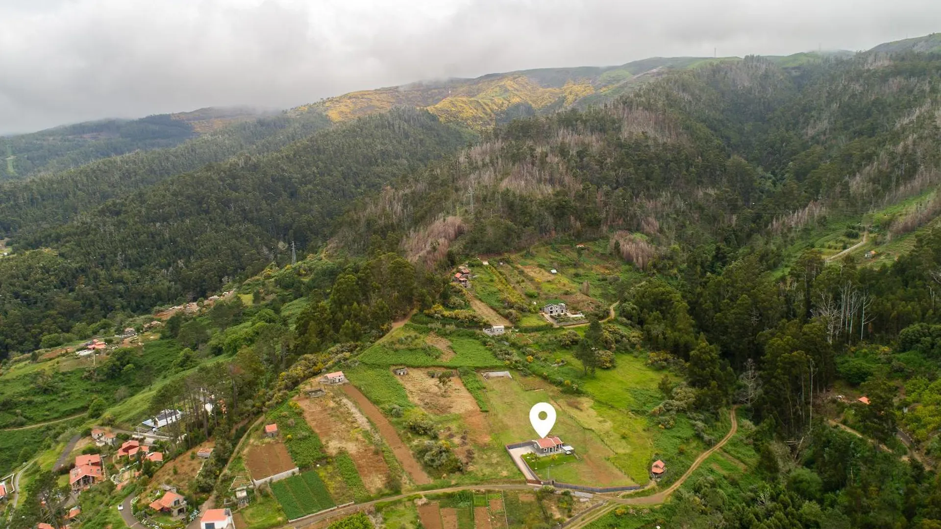 Florencas House - Private Jacuzzi & Garden Calheta  Portugal